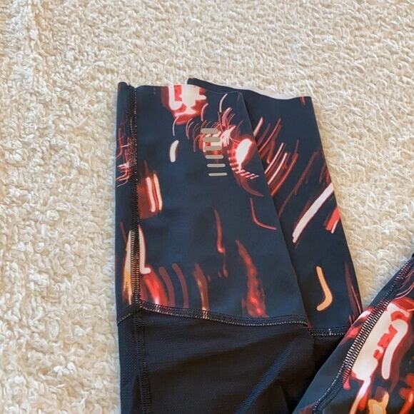 Under Armour Leggings Womens Small Black Red Compression Heat Gear Flames - Picture 4 of 10